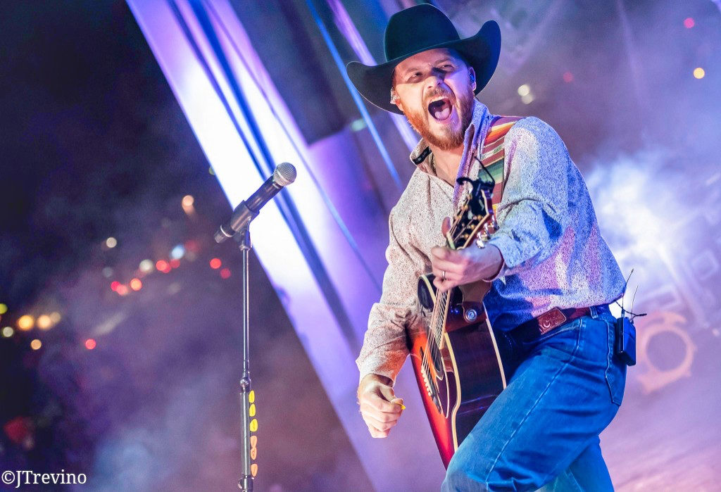 Photo from “Cody Johnson Stays True By Singing A Different Song”