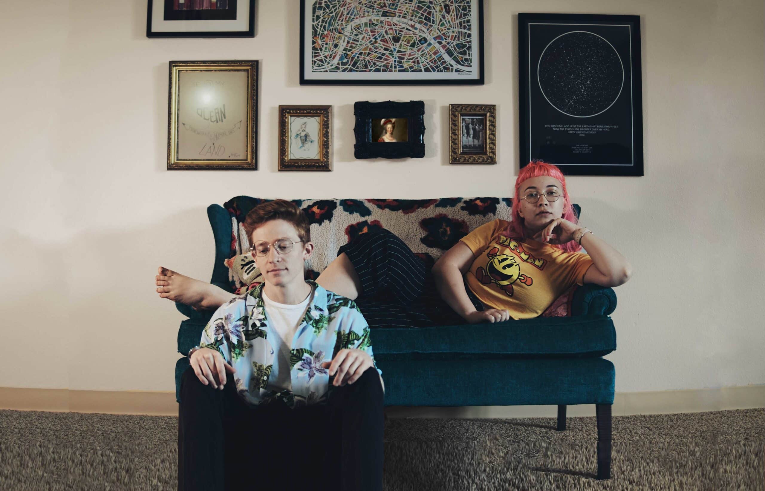 Video Premiere: chitchat – Right Here