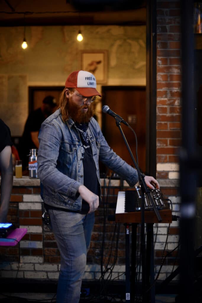 DEBR4H - photo by Peary Schroeder