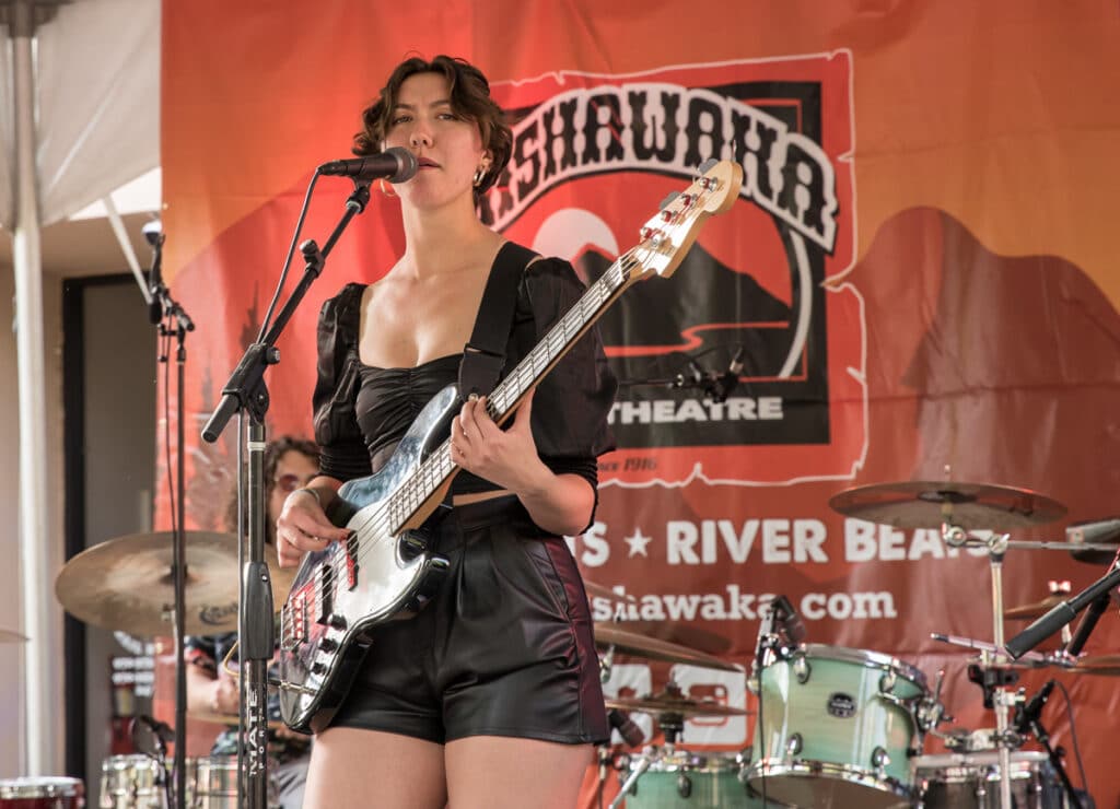 Hannah & The Cuddies - photo by Backstage Flash