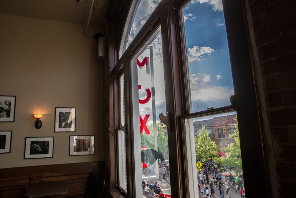 Moxi Window - photo by Backstage Flash