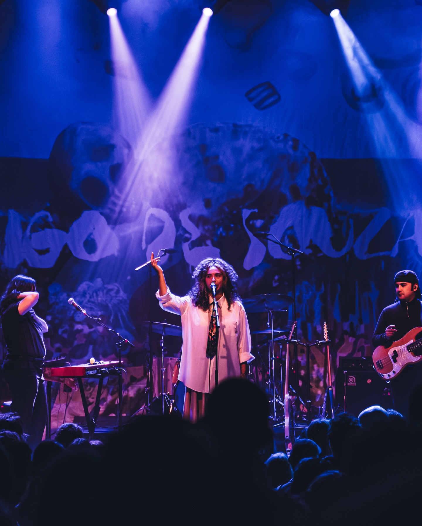 Indigo De Souza performs on stage (photo 13 of 20)