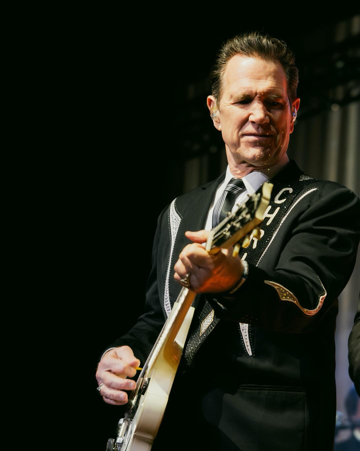Chris Isaak performs at Boulder Theater (photo 9 of 20)