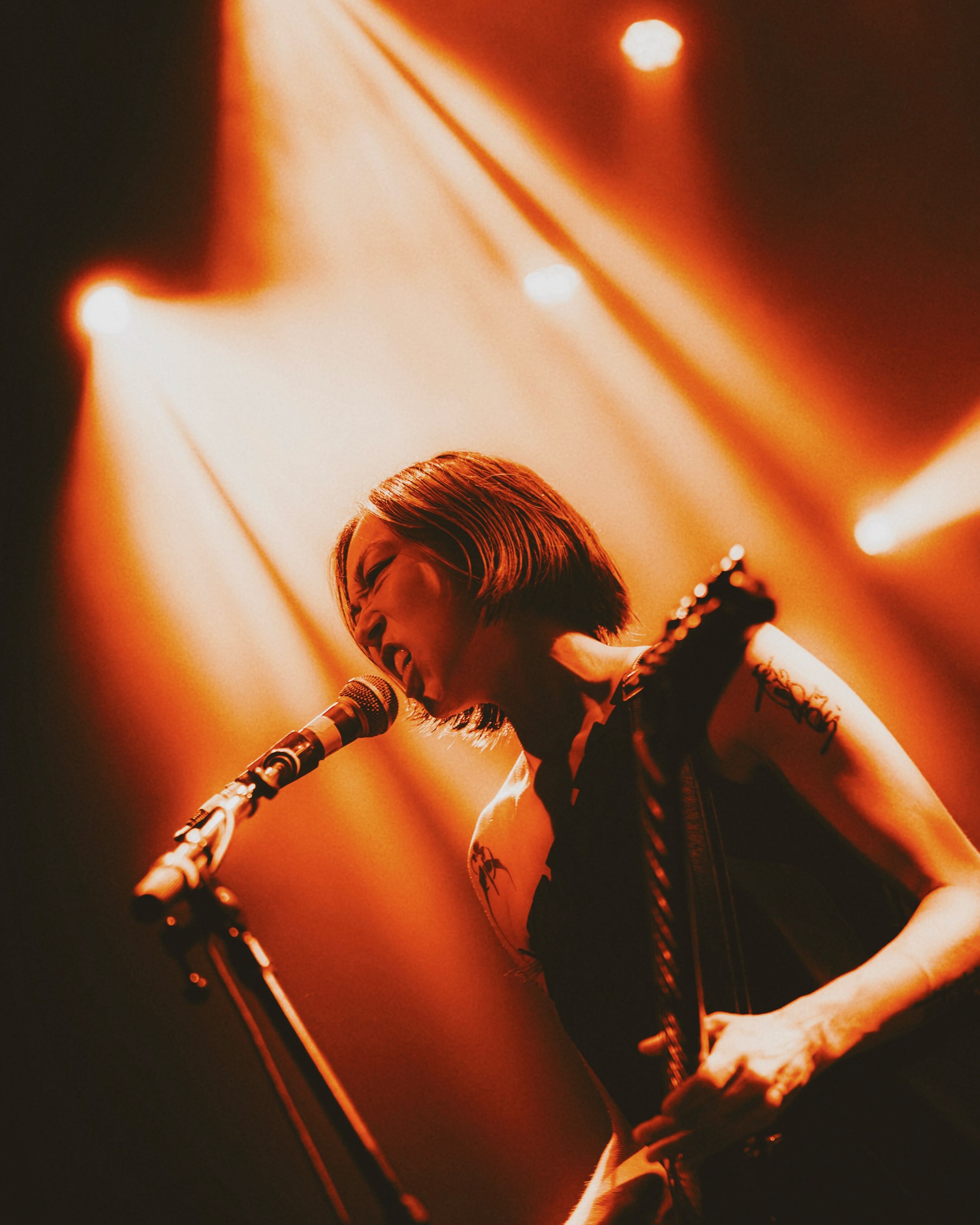 Sasami Ashworth performs on stage (photo 14 of 14)