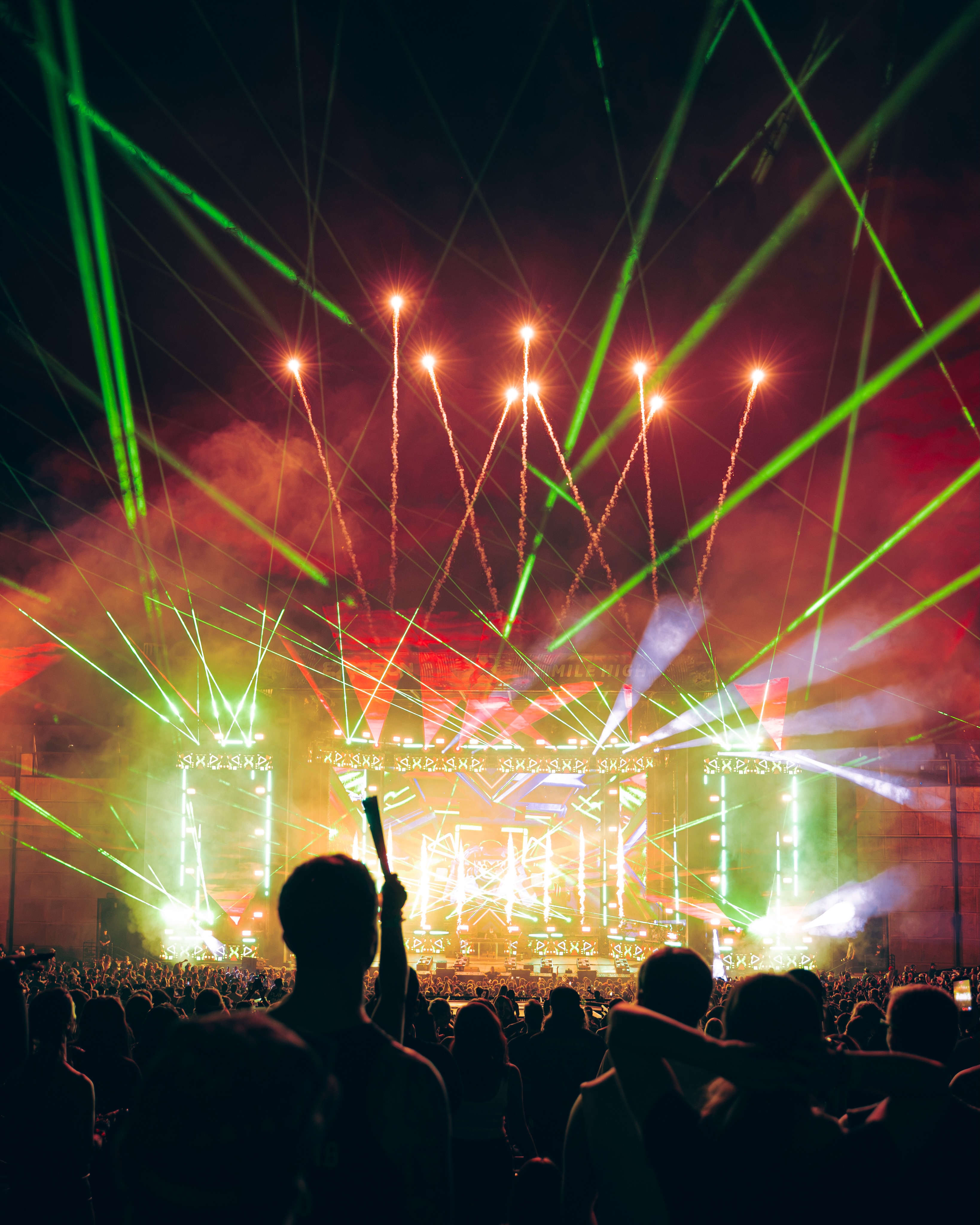 Excision performs on stage (photo 16 of 18)