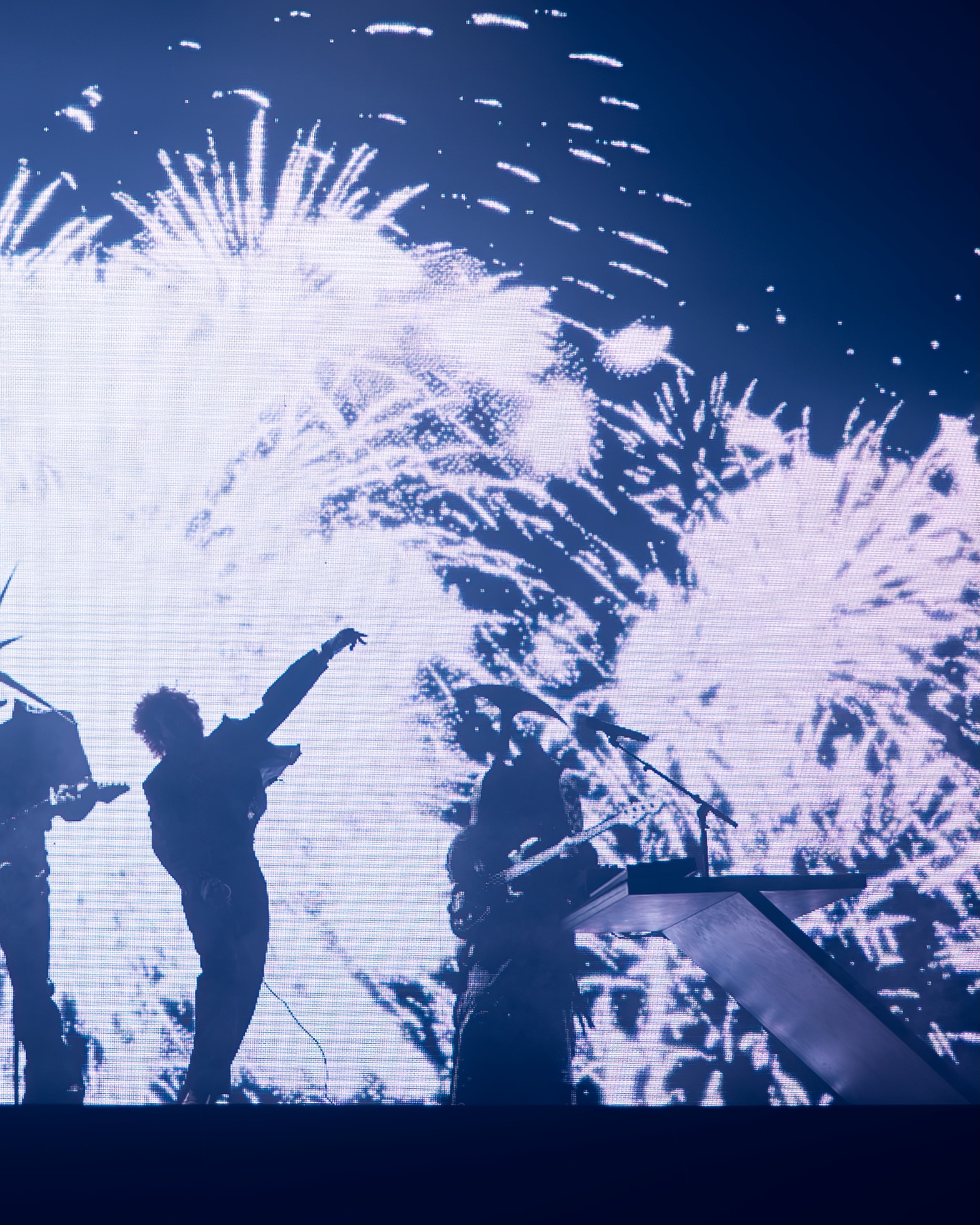 Madeon performs on stage (photo 8 of 18)