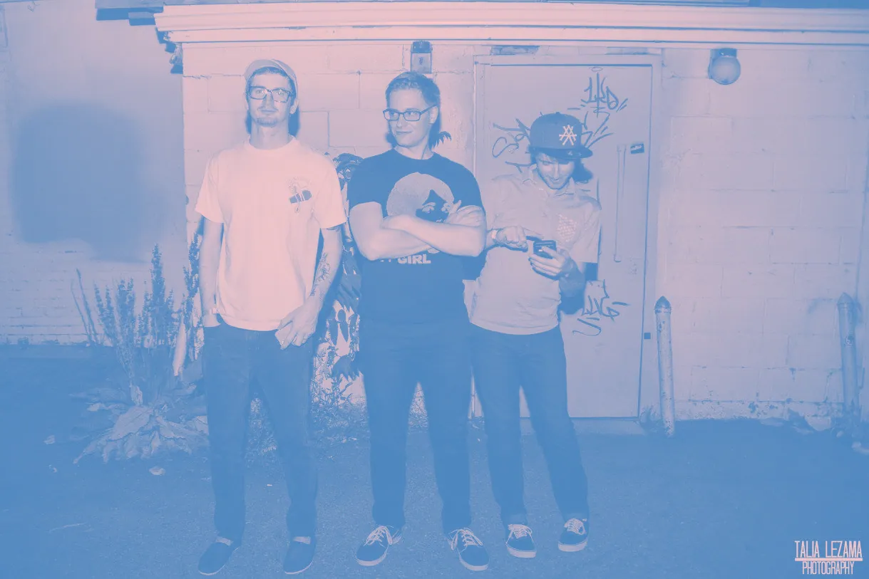 Singles Review: futurebabes – “Wolves” // “Thirsty Man’s Hungry Plea”