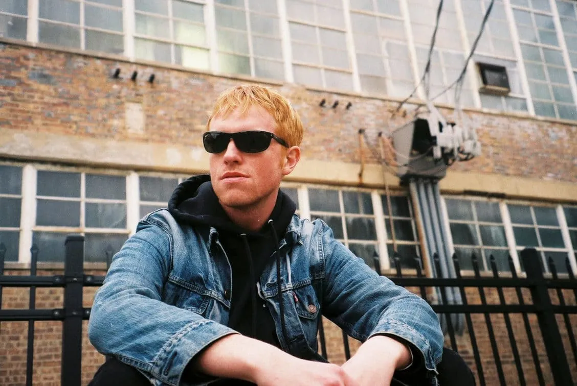 Video Premiere: Oliver Mueller – “I Wanna Play At The Moxi”