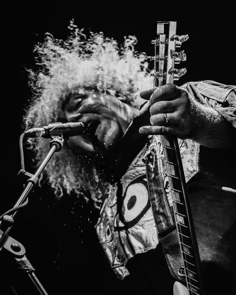 Melvins performs on stage (photo 1 of 20)