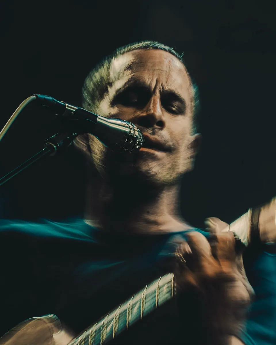 Jack Johnson performs at Fiddler's Green Amphitheatre (photo 2 of 16)